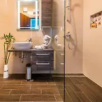 Market Apartment *