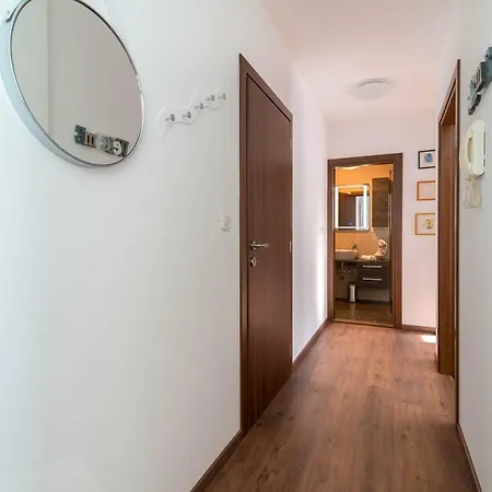 Apartment Market Pula