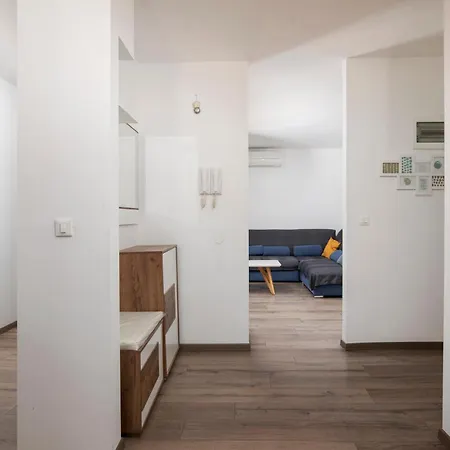 Apartment Market Pula