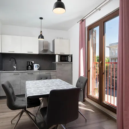 Apartment Market