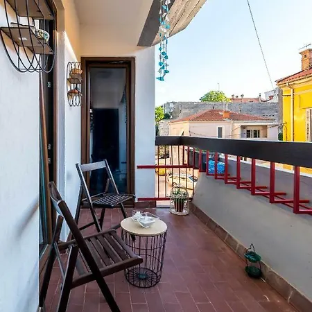 Market Apartment